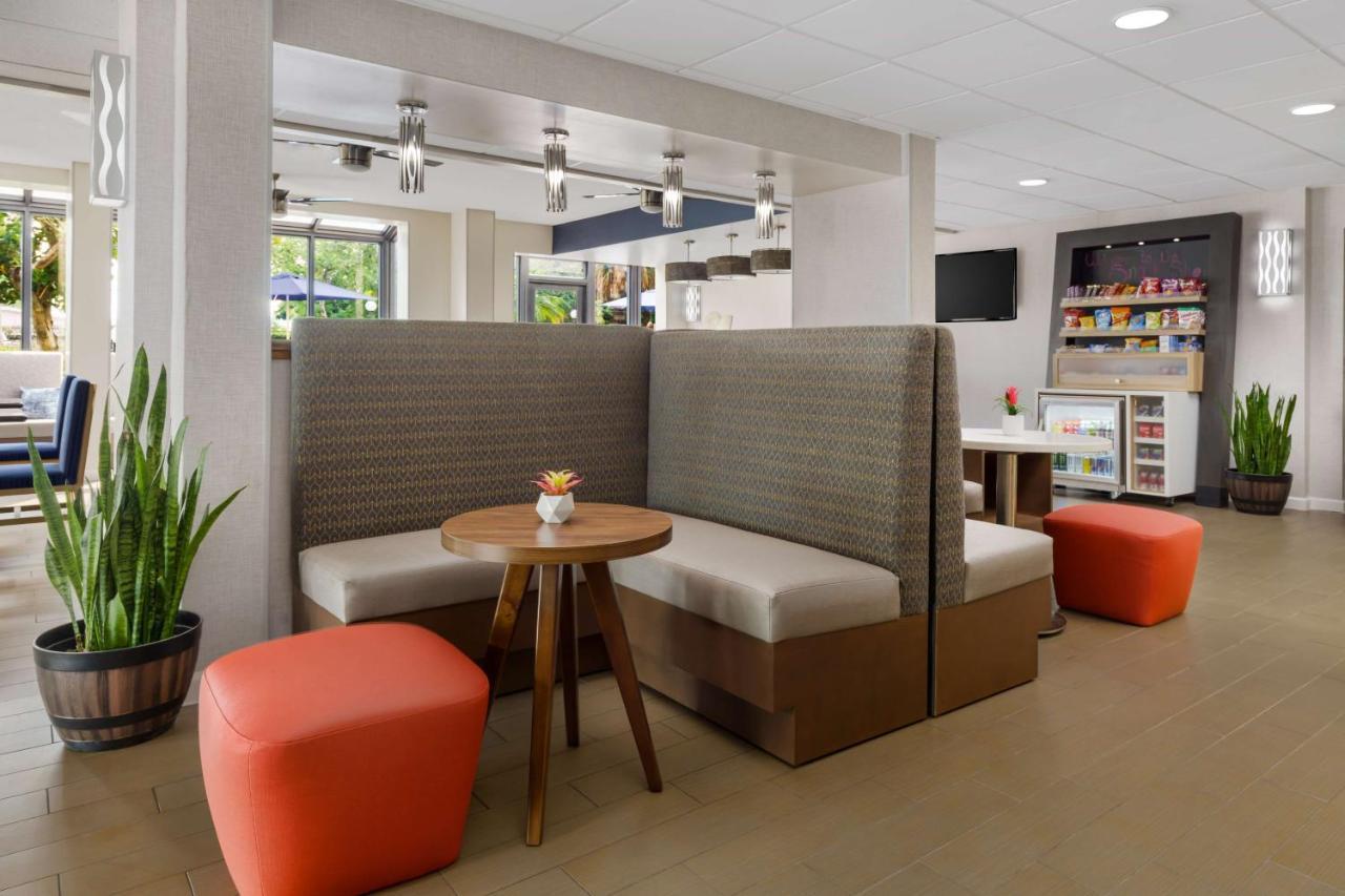 Hampton Inn Ft. Lauderdale-Cypress Creek Fort Lauderdale Bagian luar foto