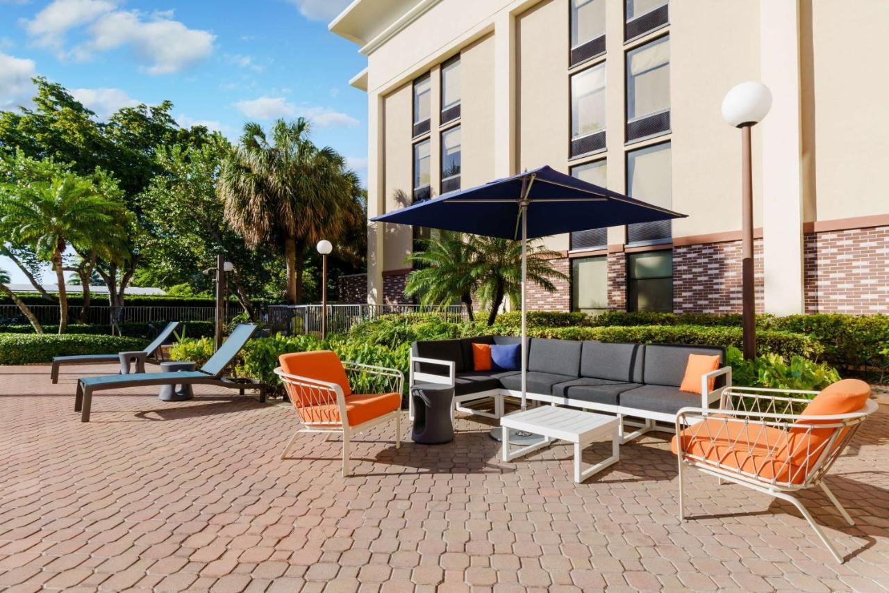 Hampton Inn Ft. Lauderdale-Cypress Creek Fort Lauderdale Bagian luar foto